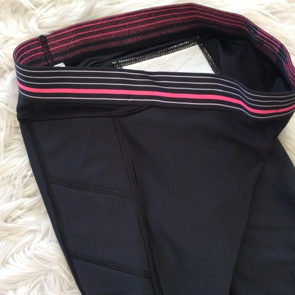 NWOT UA Women’s Strike Zone Slider Shorts - Picture 6 of 6